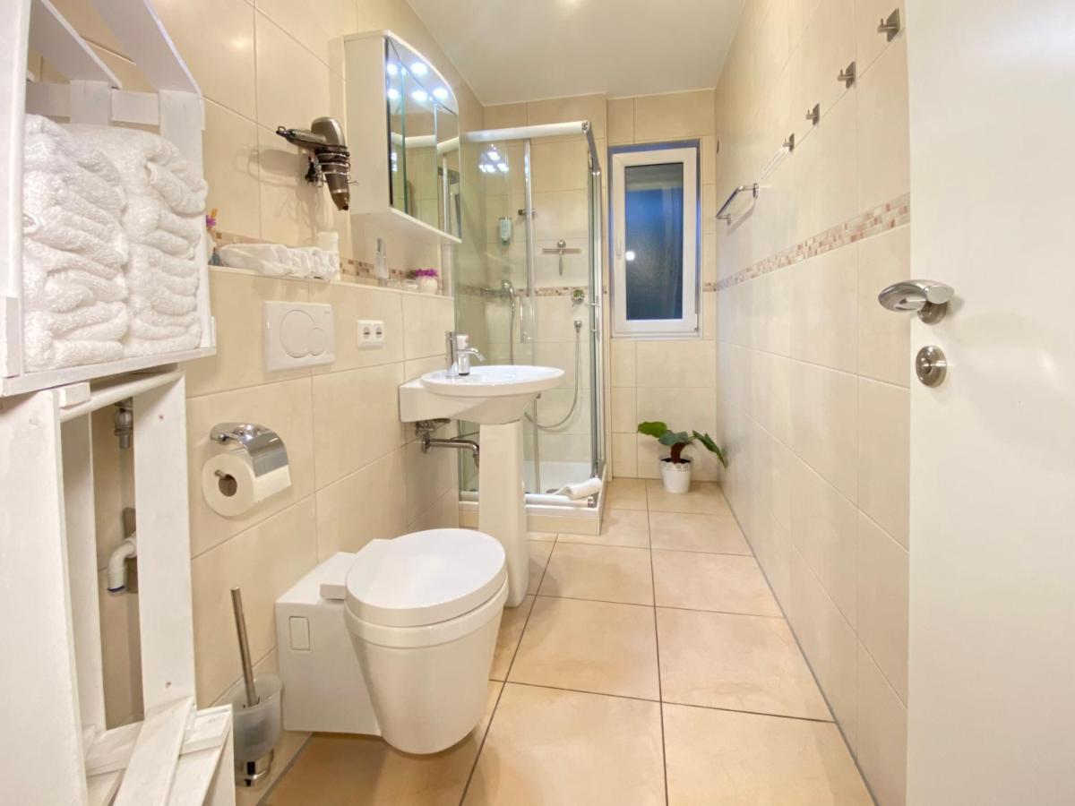 2 Zimmer Apartment, 70 Qm, Max 4 Pers, Private Terasse, 2 Parkplaetze, Internet 250 Mbit Gaertringen Экстерьер фото